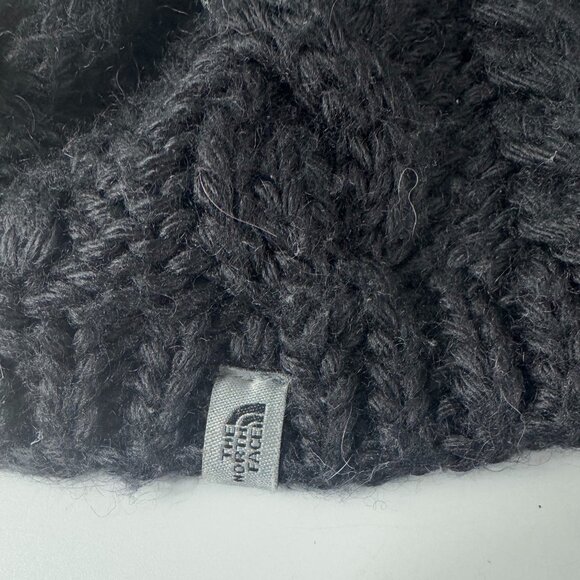 The North Face Cable Minna Beanie in Black - Picture 6 of 10